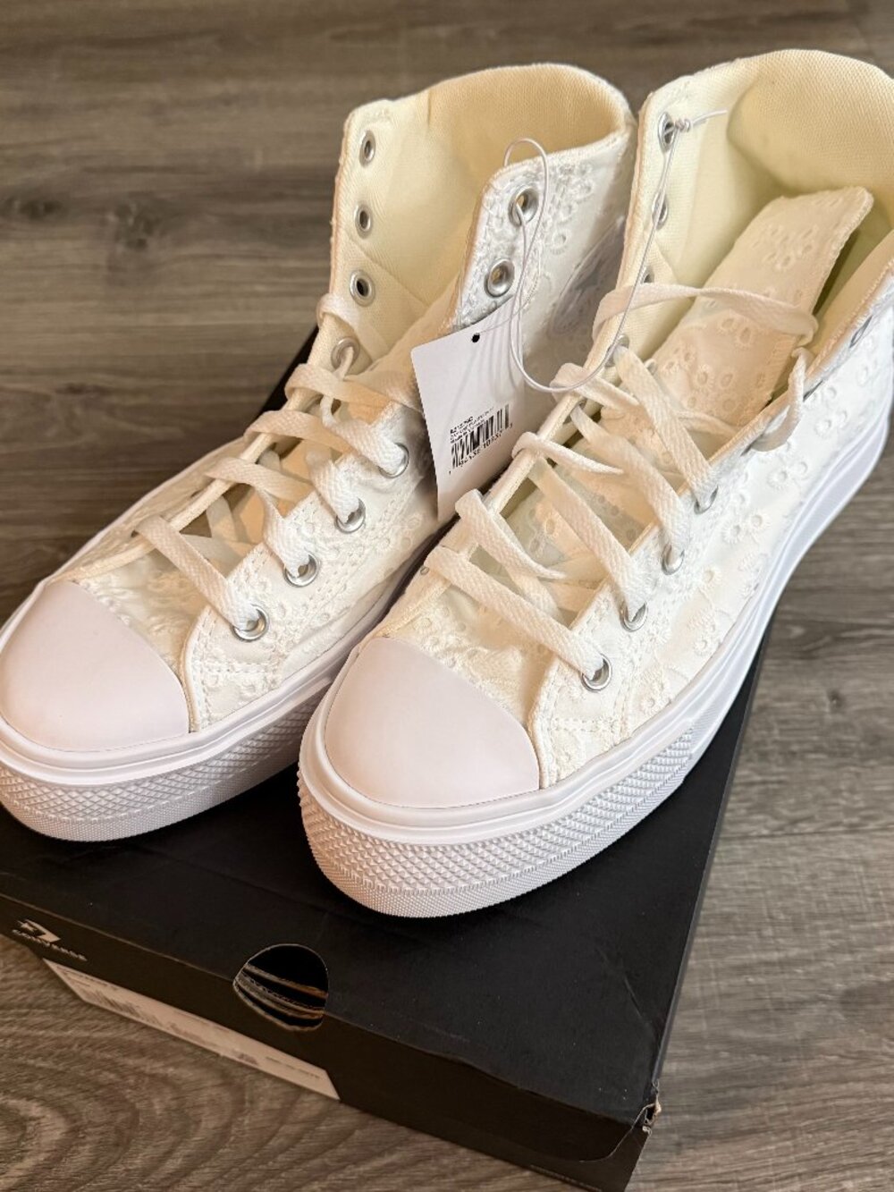 NIB Converse Chuck Taylor All Star Day 1 Lift Platform Sneakers White Eyelet 9